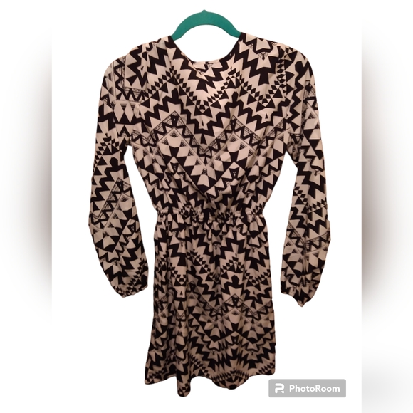 Rue 21 Black and white triangle pattern dress - Picture 2 of 2